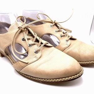 Stuart Weitzman Women’s Size 10 Tan almond Lace Up Leather Loafers Oxfords